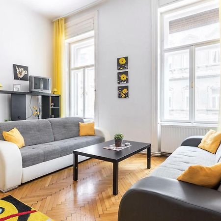 Izabella Home 2 Budapest Exteriör bild